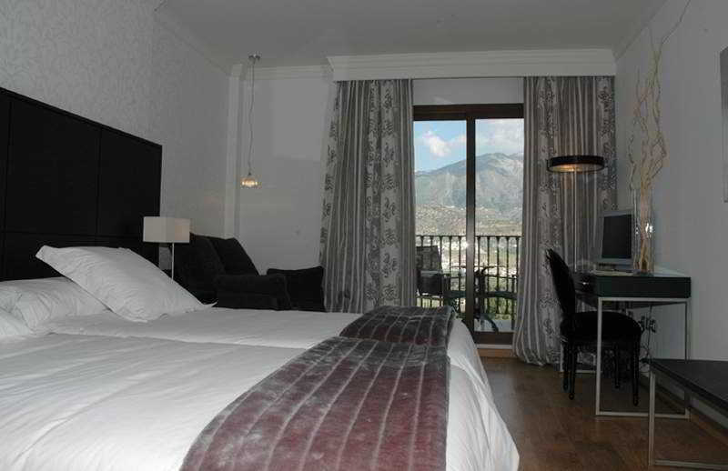 B Bou Hotel La Vinuela & Spa Экстерьер фото